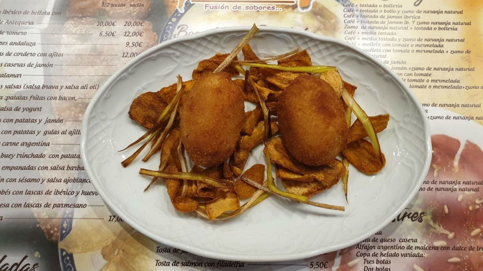 La tortilla, los calamares y las croquetas, estrellas del tapeo madrileño