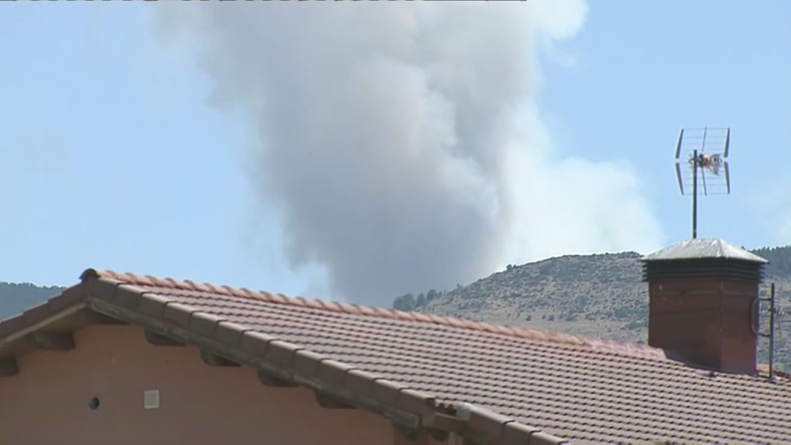 Cortada la M-611 por un incendio en La Morcuera