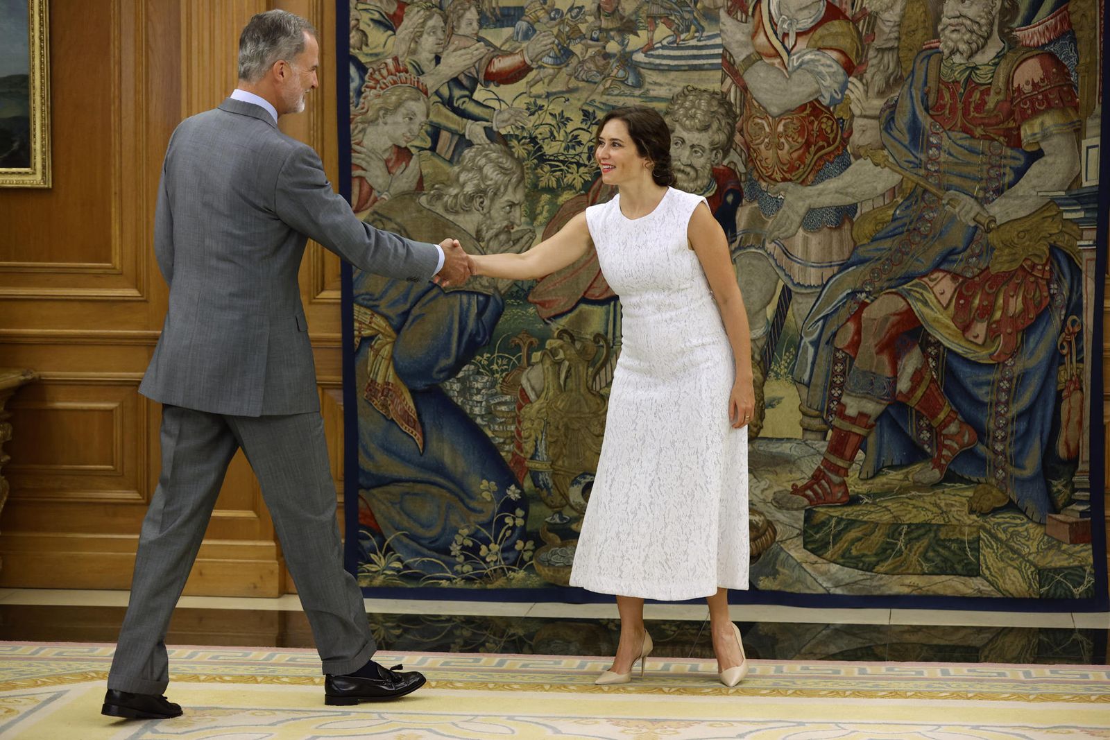 El rey Felipe VI recibe a la presidenta de la Comunidad de Madrid, Isabel Díaz Ayuso,