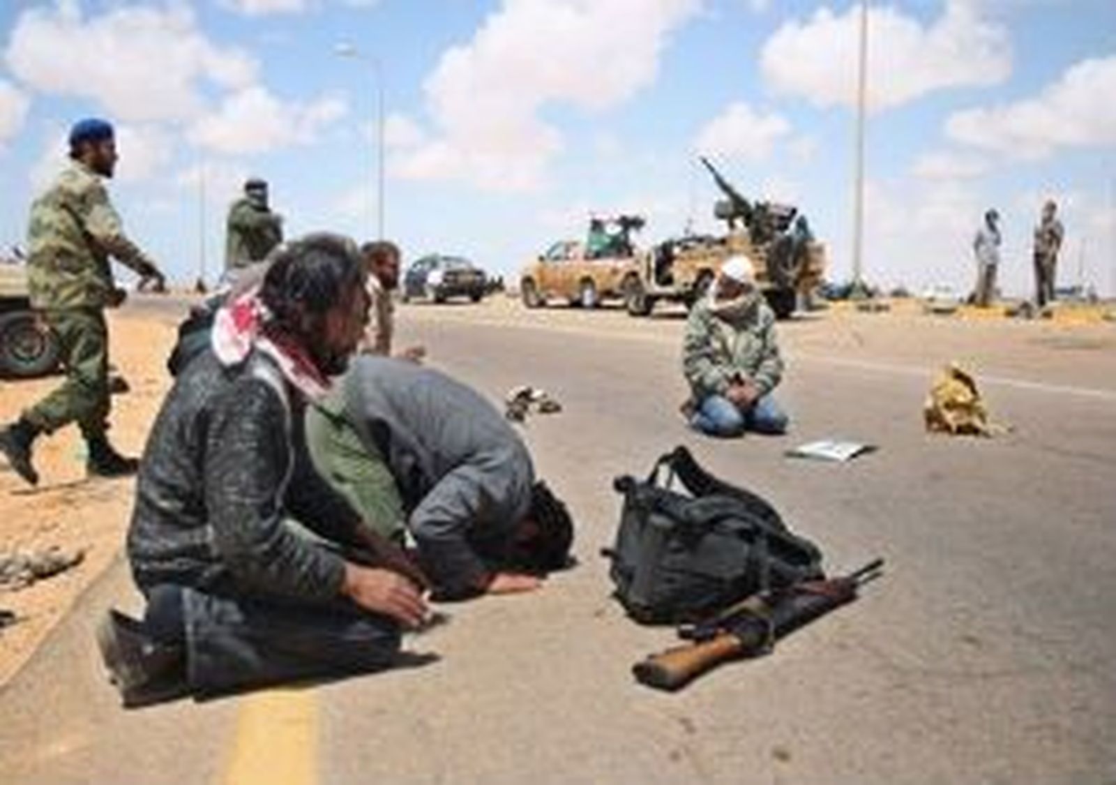 Se intensifican los bombardeos en Libia, donde ya han muerto 10.000 personas