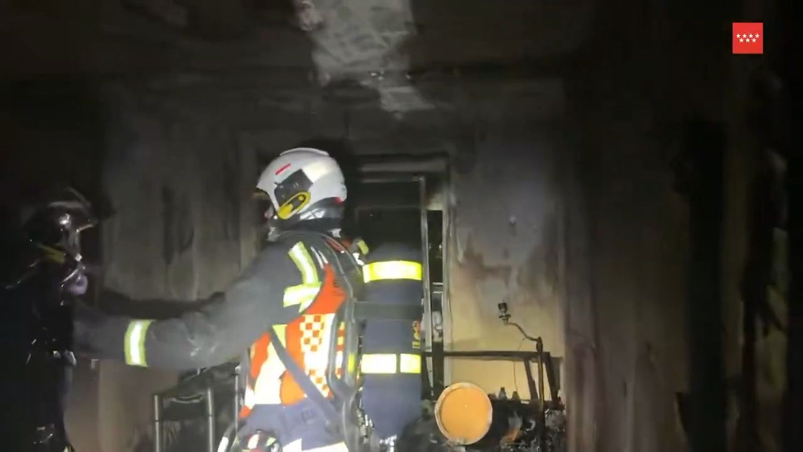 Tres intoxicados por inhalación de humo en el incendio de una vivienda en Chapinería
