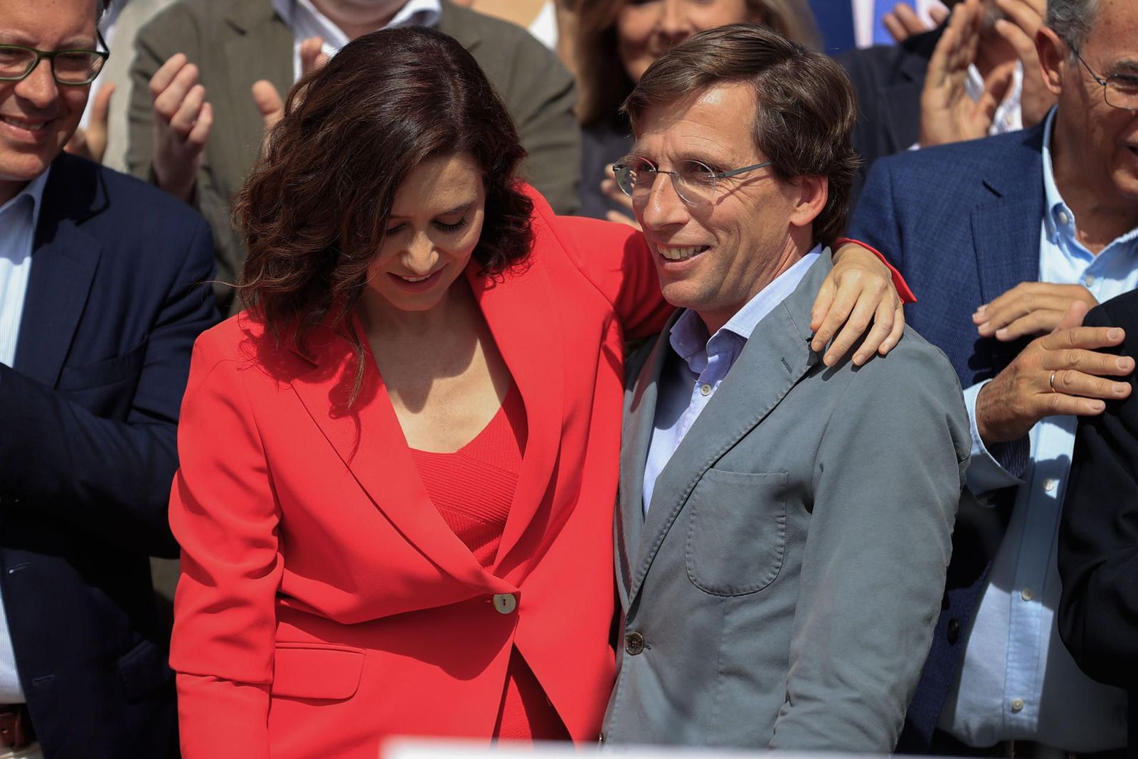 Ayuso y Almeida presentan sus candidaturas a la Asamblea y al Ayuntamiento de Madrid