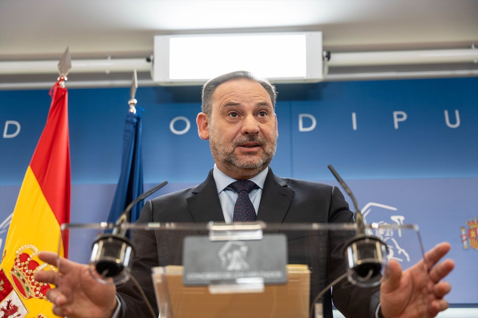El Tribunal Supremo ve bastantes indicios de que el exministro y exnúmero dos del partido socialista, José Luis Ábalos, pudo cometer hasta 4 delitos con la adjudicación de contratos de mascarillas durante la etapa más dura de la pandemia.