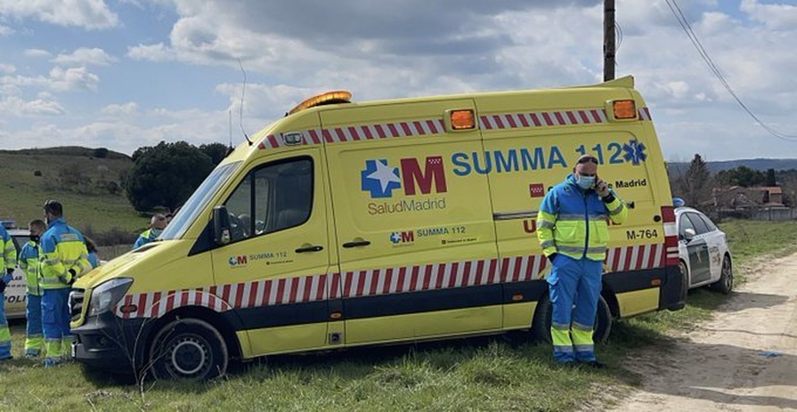 Sanitarios del Summa112 en el lugar del accidente
