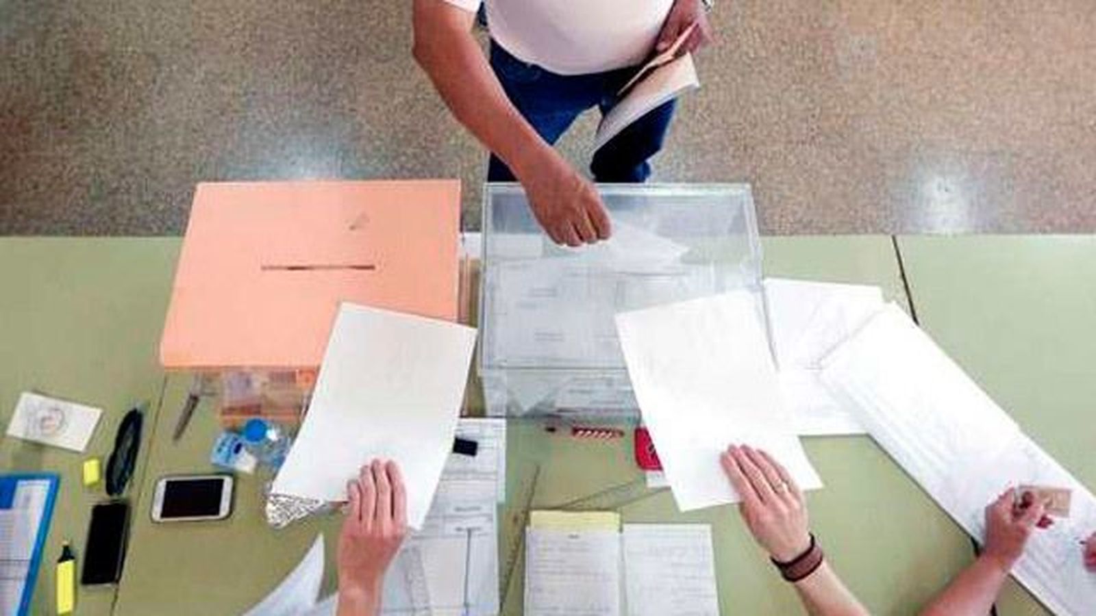 La participación se sitúa en el 36,8% a  las 14.00 horas, casi idéntica a la del 20D