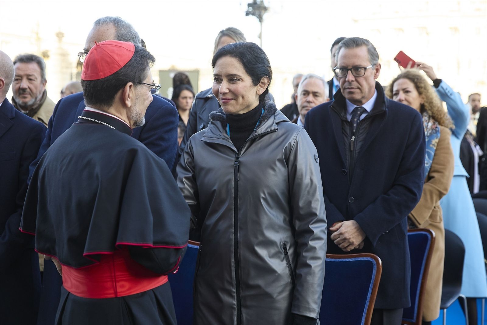 Ayuso saluda al cardenal de Madrid antes de la misa de la Almudena