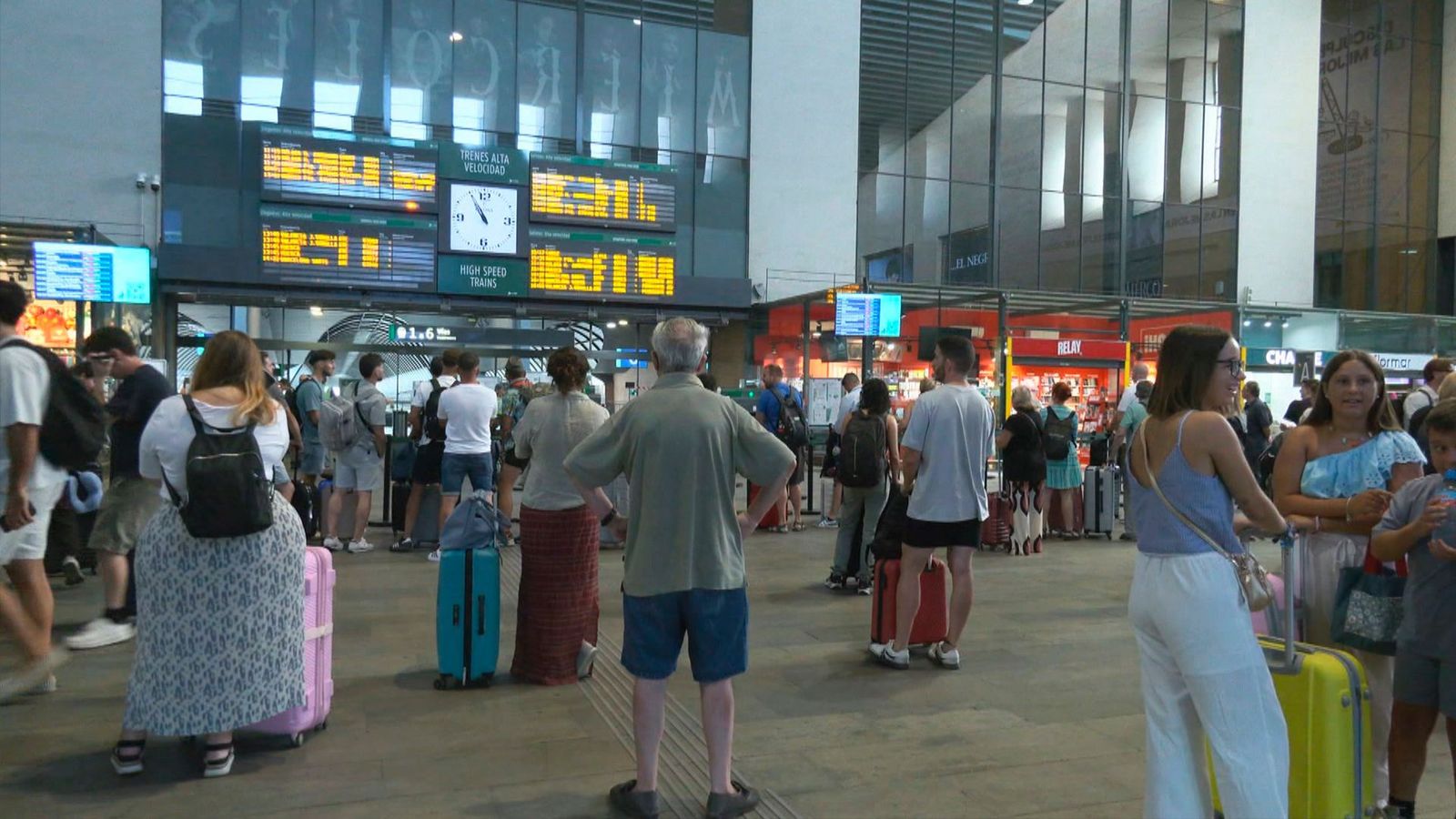 La Comunidad censura las incidencias en los trenes de Renfe: "Es un auténtico caos"