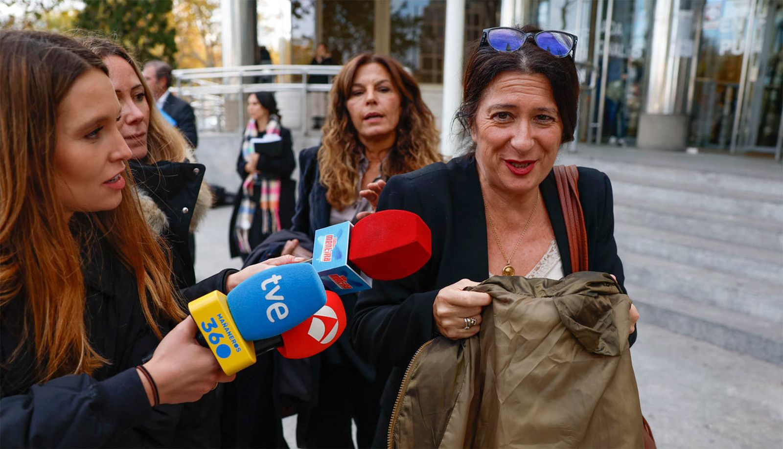 Leire Díez a la puerta de los Juzgados de Plaza de Castilla