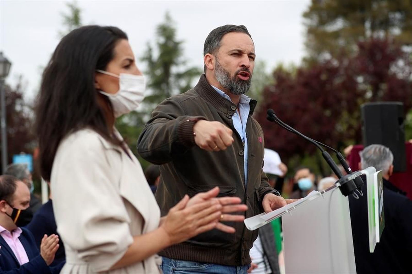 Detenido un tuitero de Vallecas por desear que Abascal y Monasterio sean colgados