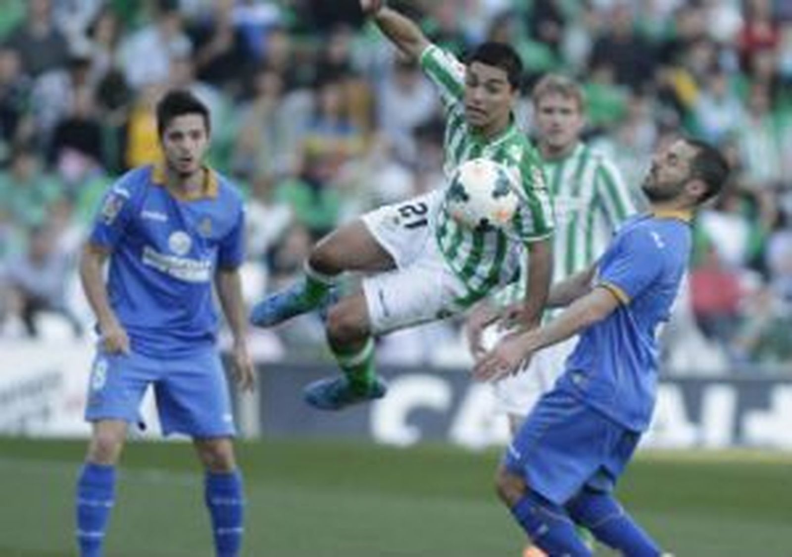 2-0. El Betis deja al borde del abismo al Getafe
