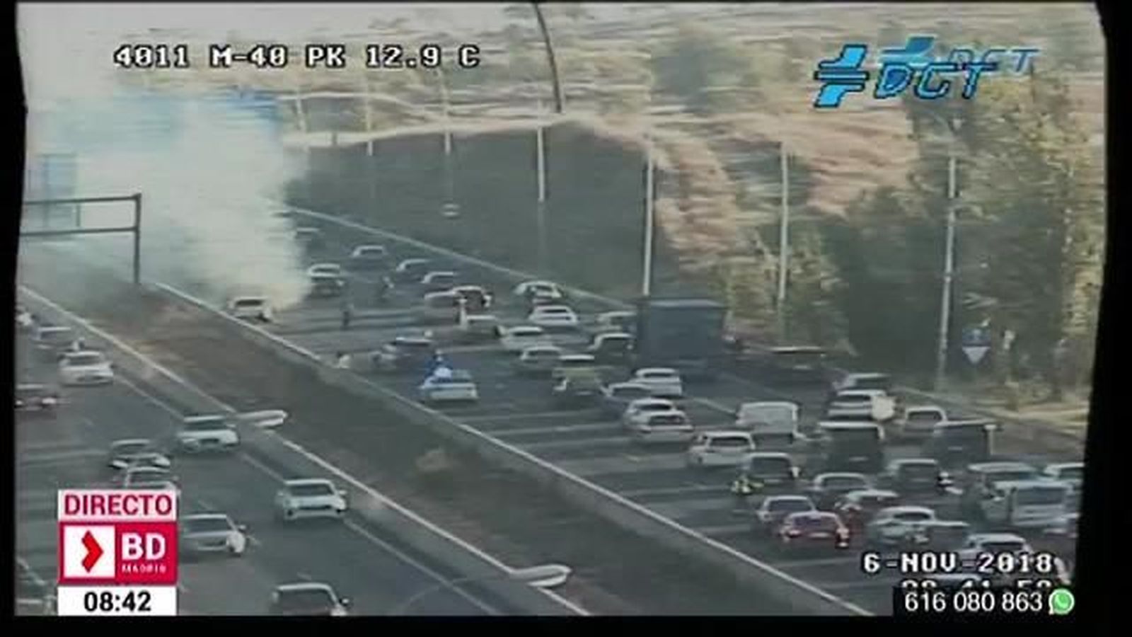 Un coche arde en la M-40 y provoca grandes atascos