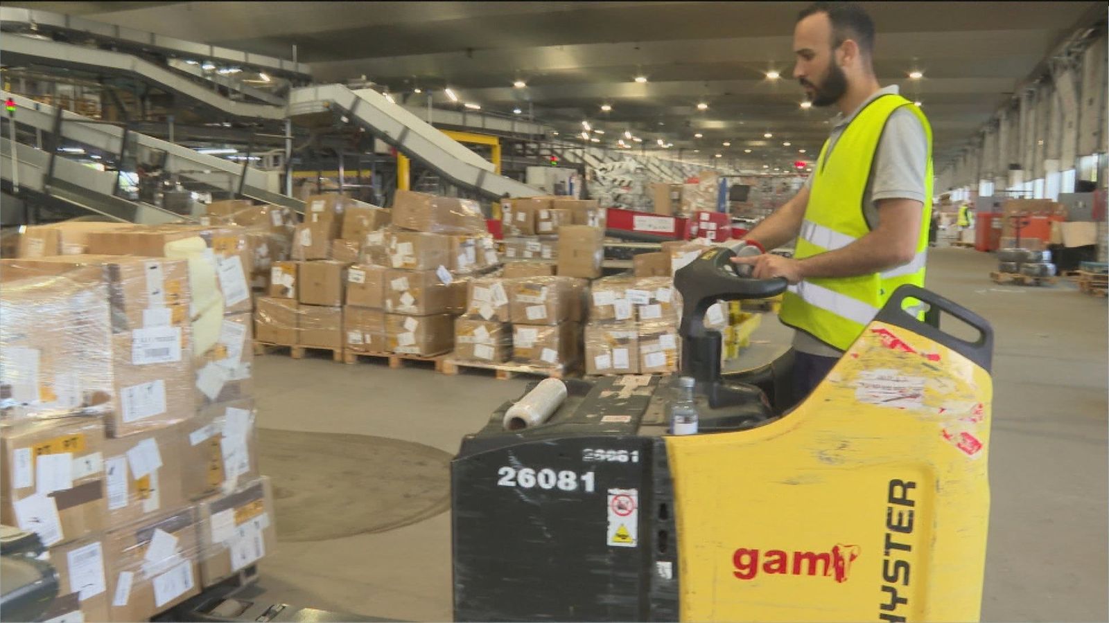 Así es el centro de distribución de paquetería más grande de España