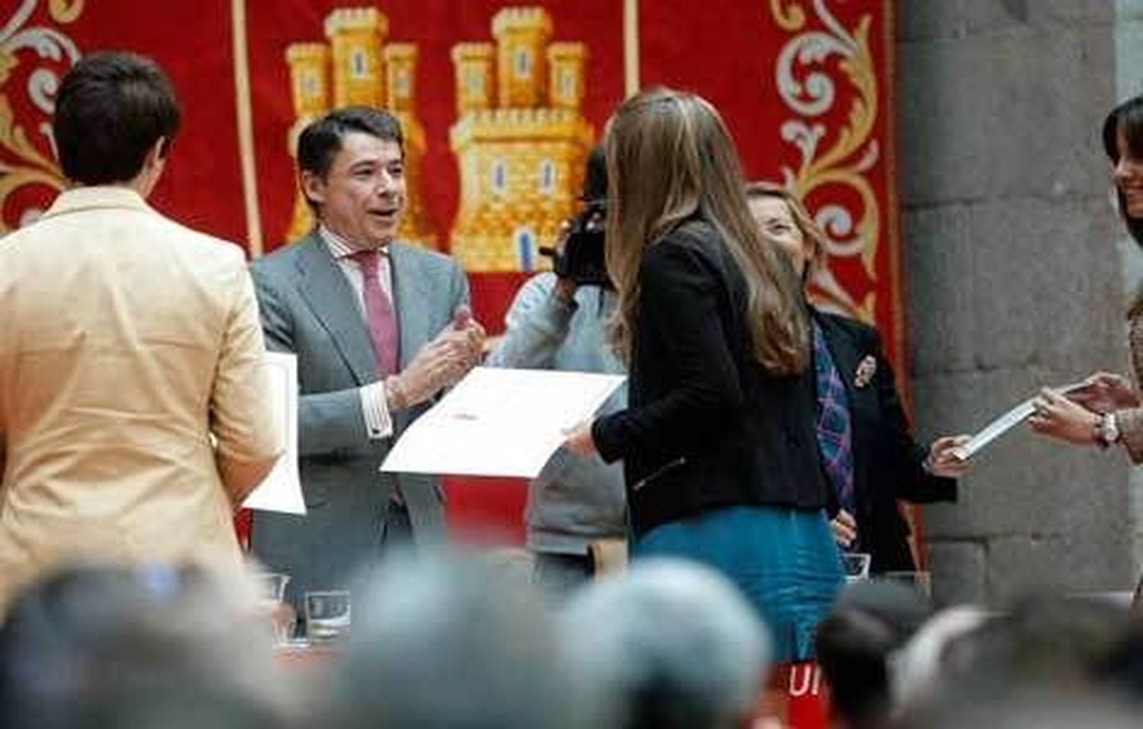 González entrega 57 Premios Extraordinarios de ESO, Bachillerato, Música y Danza