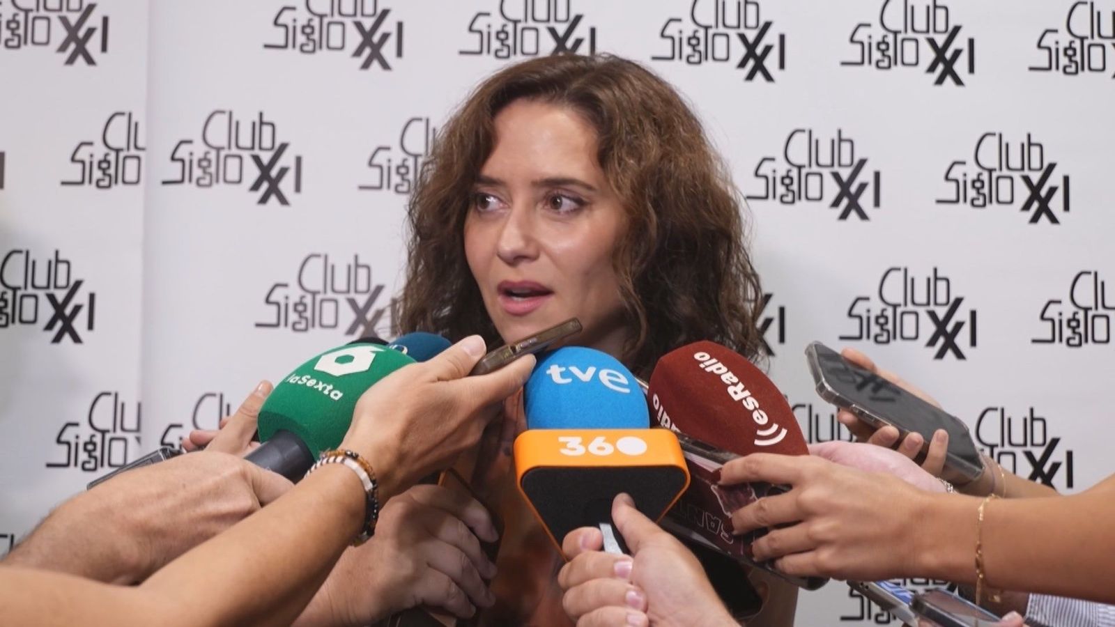 Ayuso celebra el "éxito" de la Fórmula 1 en Madrid frente a un Gobierno que ha querido "deslucirla"