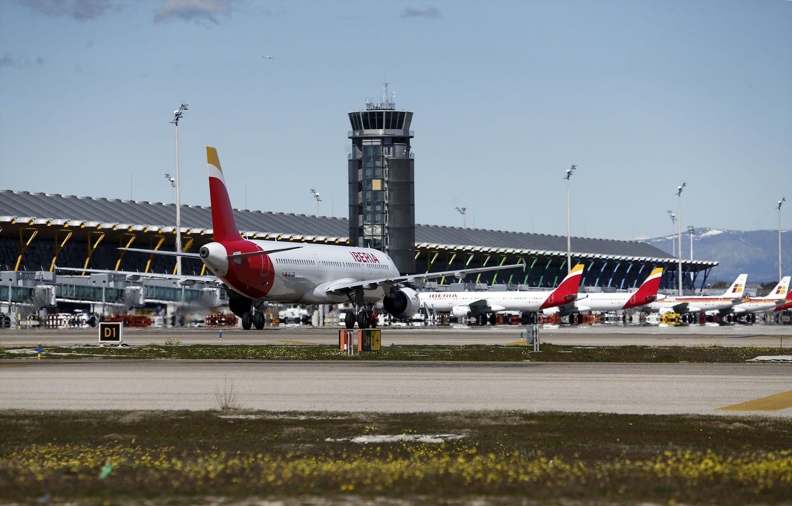 Huelga en los aeropuertos: Aena alerta de 6 días de paros durante la Navidad