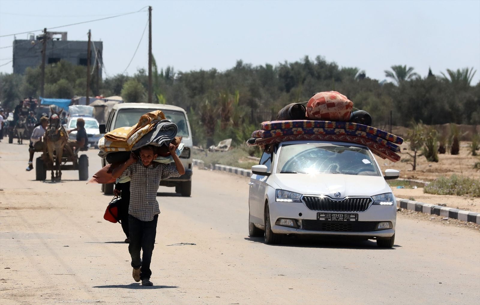 Palestinos intentando huir de Gaza