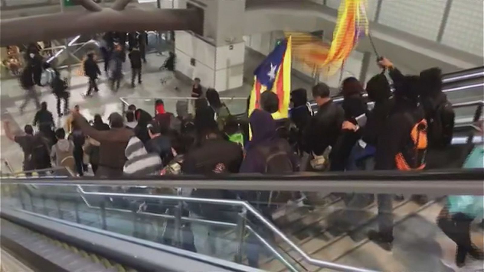 Los CDR cortan la estación del AVE en Gerona