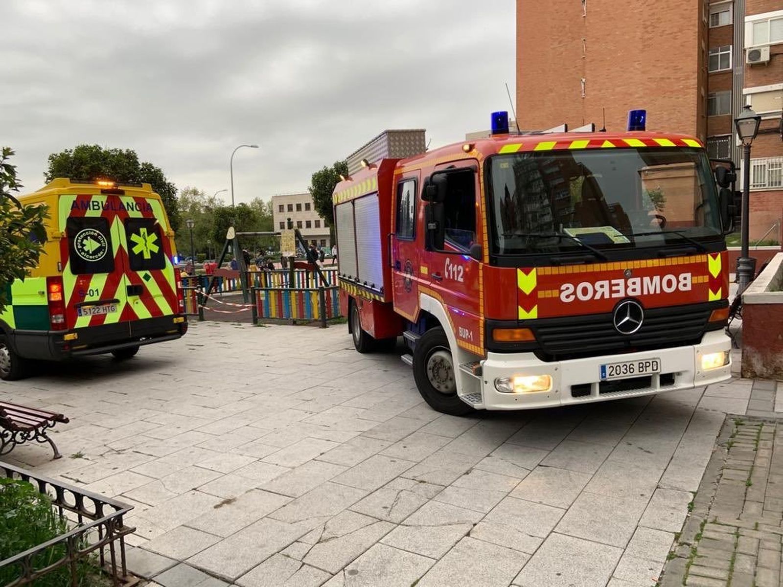 Tres heridos leves en un incendio en Alcorcón