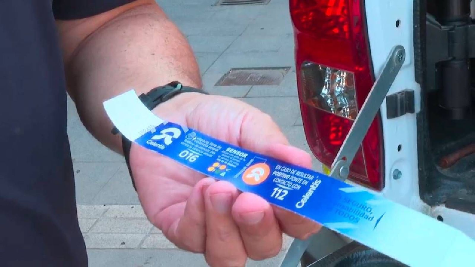 Así funcionan las pulseras detectoras de sumisión química que Pinto repartirá durante sus fiestas