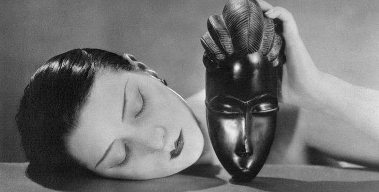 El universo onírico de Man Ray llega a la Fundación Canal