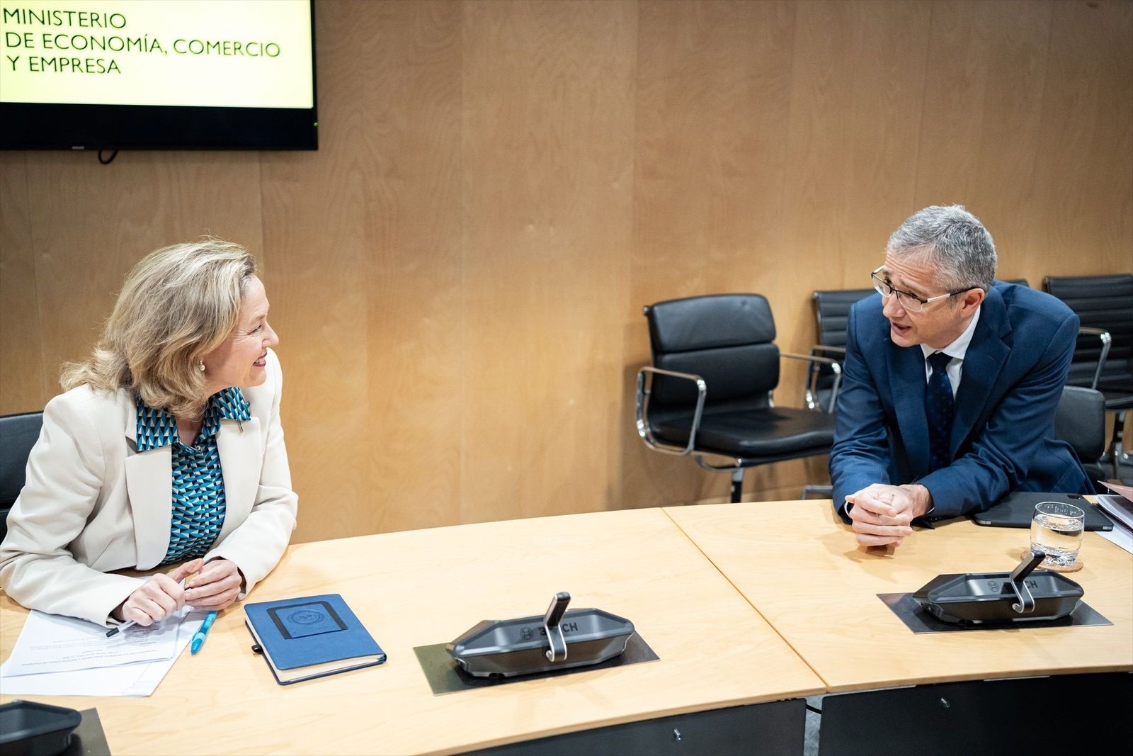 Calviño se reúne con la Banca y los usuarios para valorar el cumplimiento de los Códigos de Buenas Prácticas