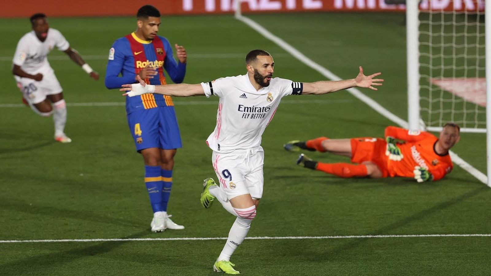 Benzema ante el Barça