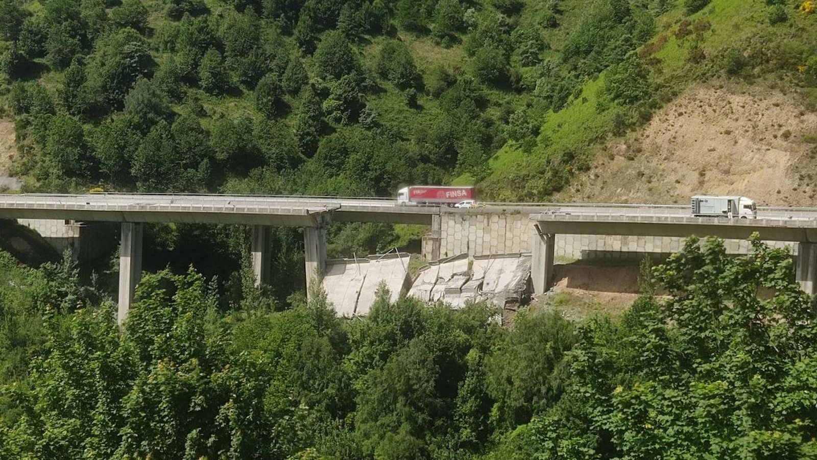Se desploma parte de un viaducto en la A-6 entre León y Pedrafita
