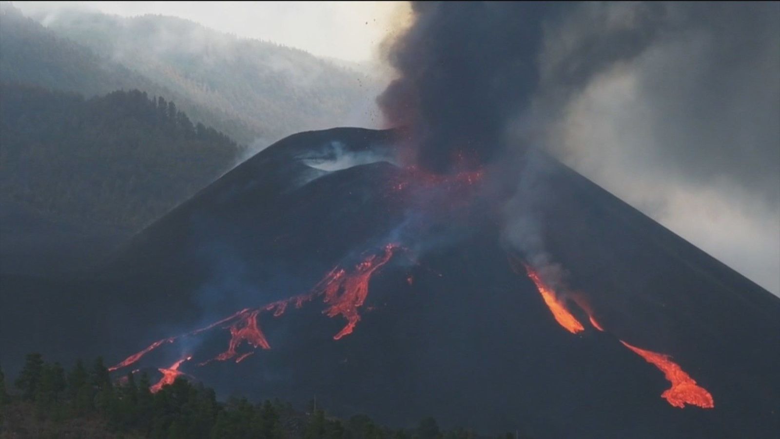 El volcán de La Palma está en máxima actividad