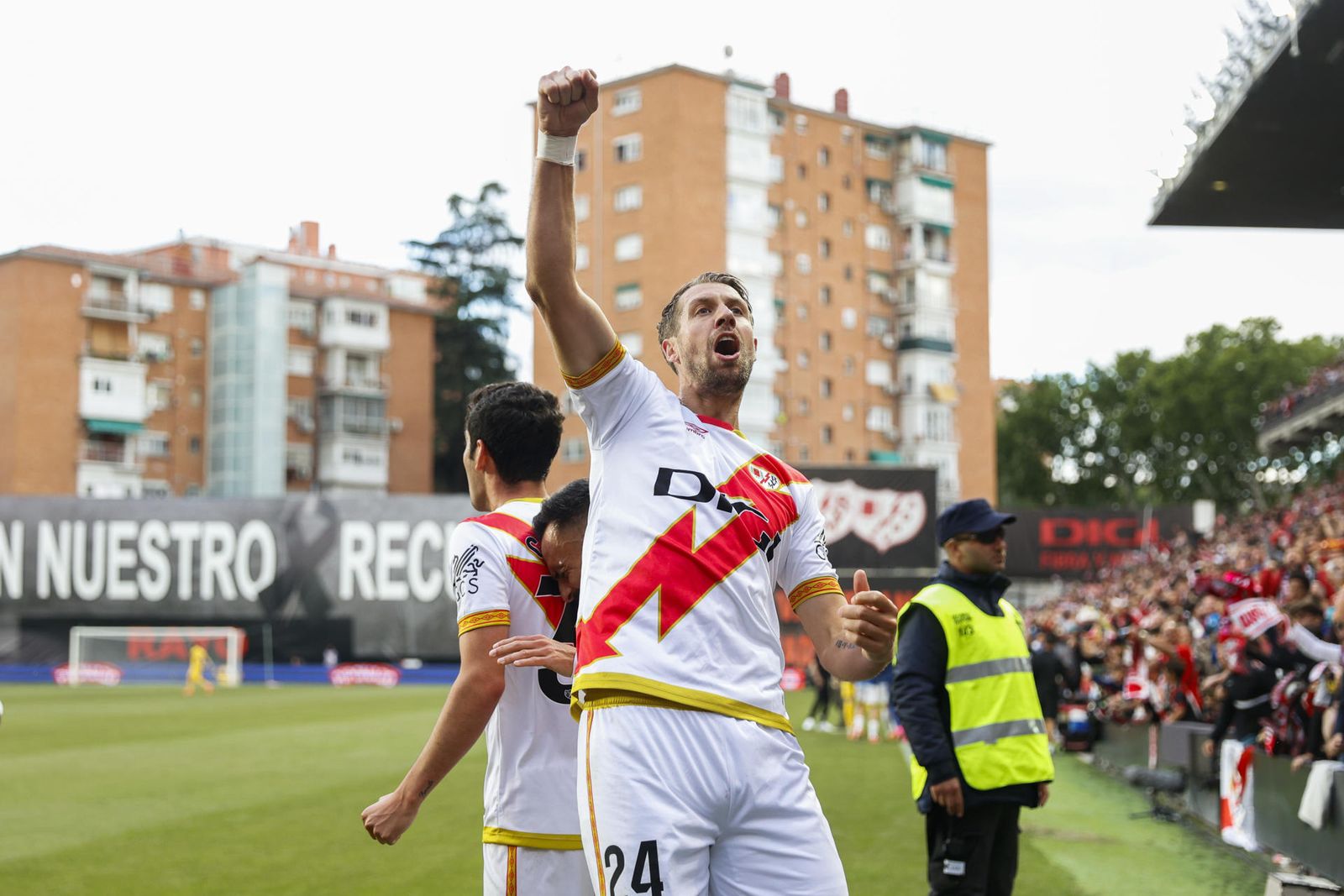 Leujene celebra el gol