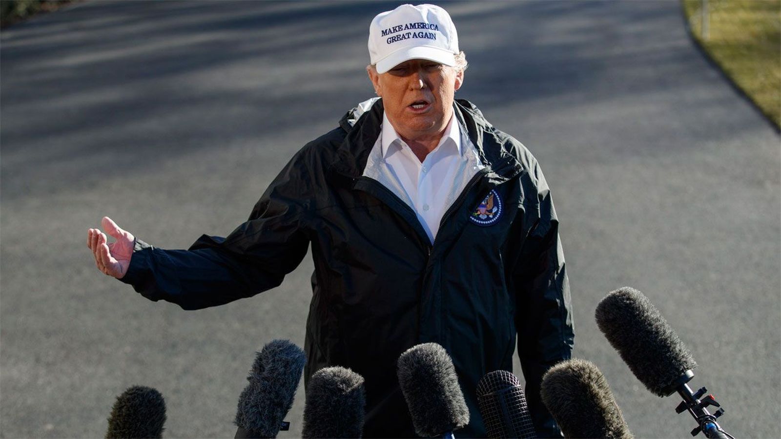 Trump construirá el muro con México porque "se trata de una emergencia nacional"