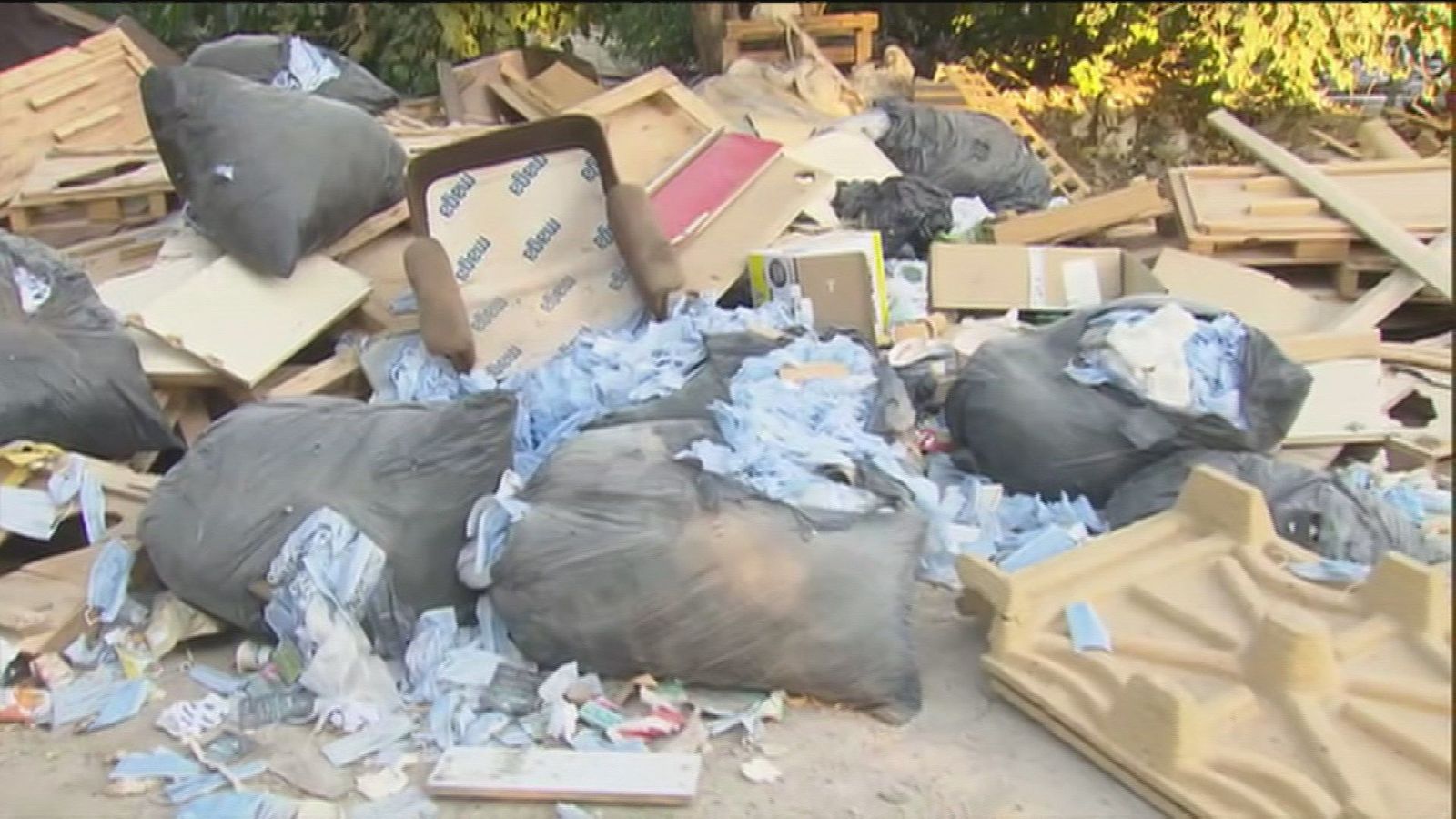 Un cementerio de mascarillas en San Fernando de Henares