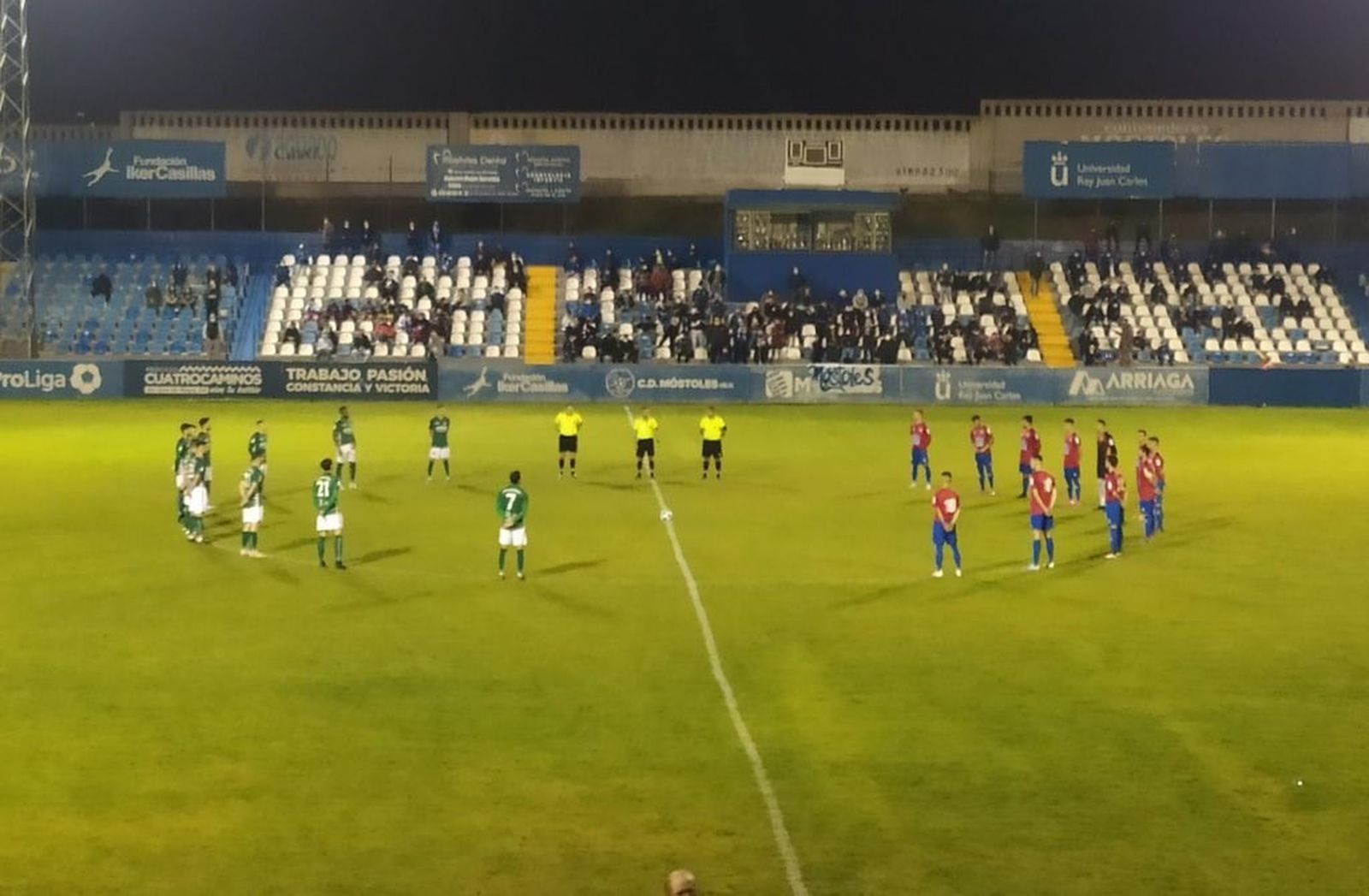 Minuto de silencio en el Móstoles CF-CD Marchamalo