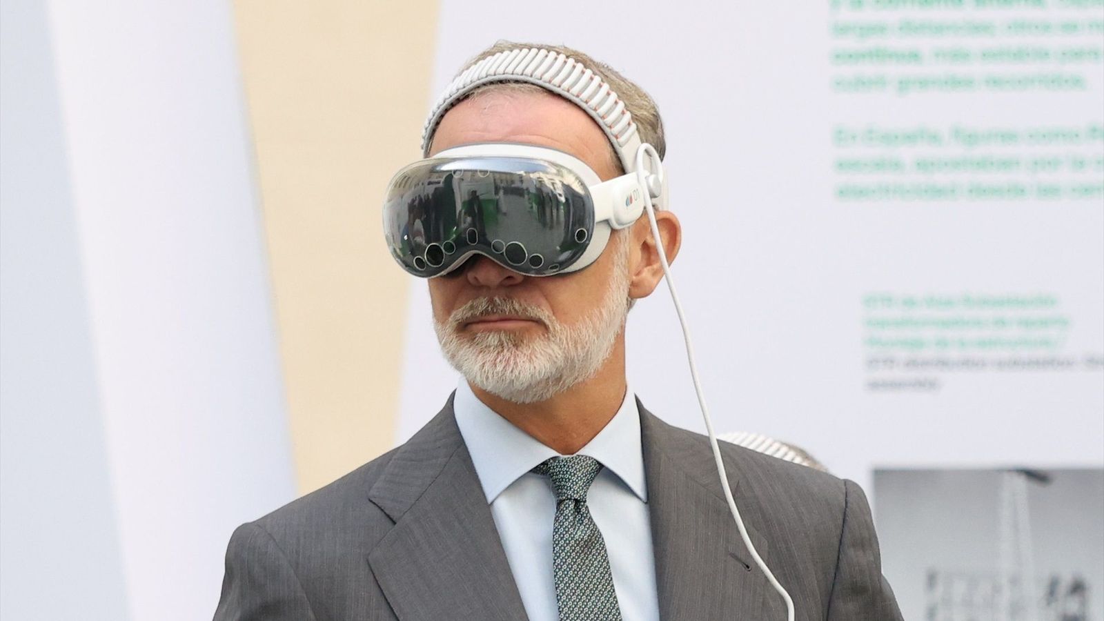 El Rey inaugura en Madrid una exposición de Iberdrola que recorre 125 años de tecnología eléctrica
