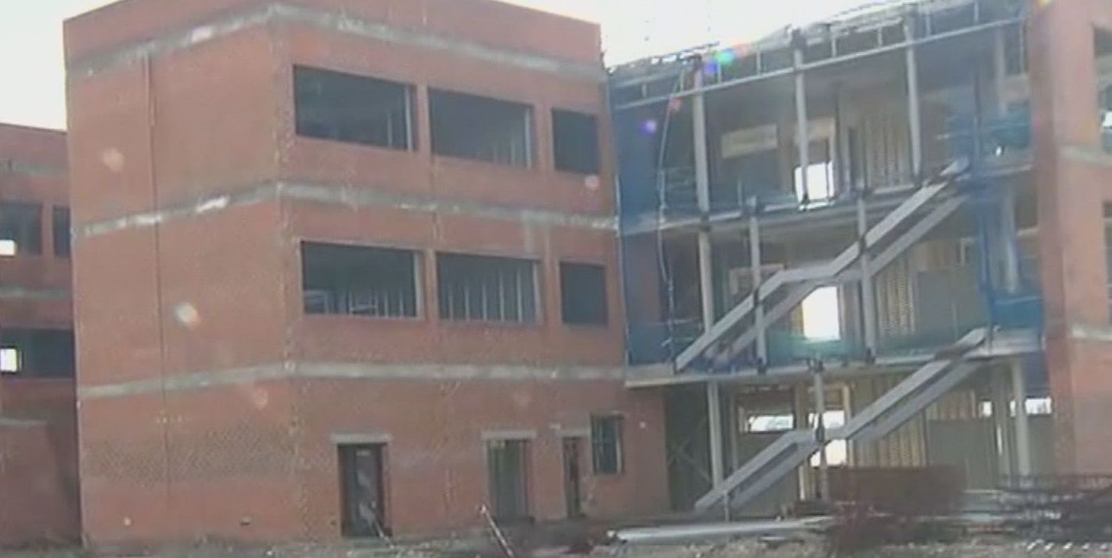 Vecinos de Alcalá de Henares denuncian los robos en un instituto en construcción
