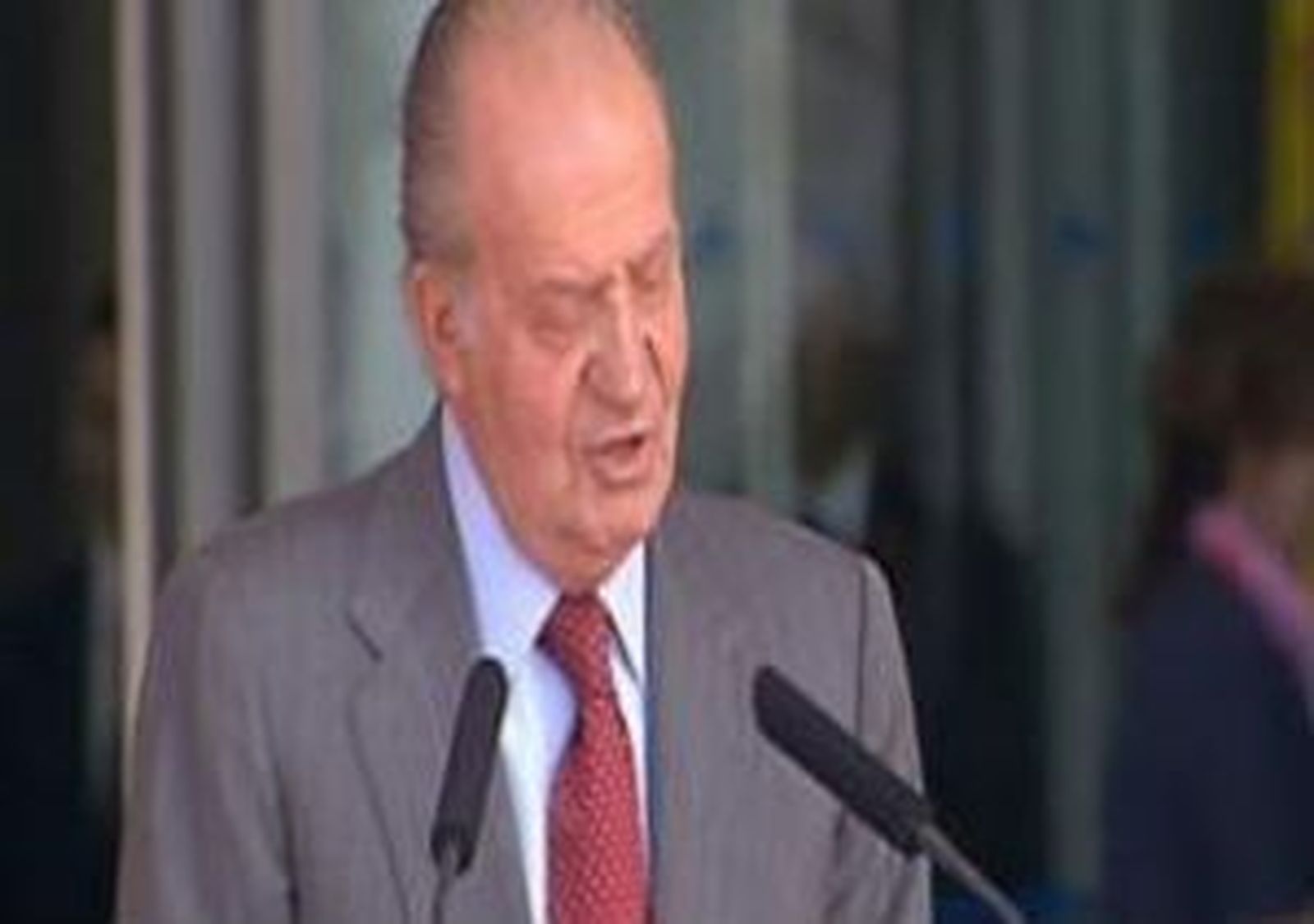 El Rey pide ante el Papa acabar con "el intolerable paro juvenil"