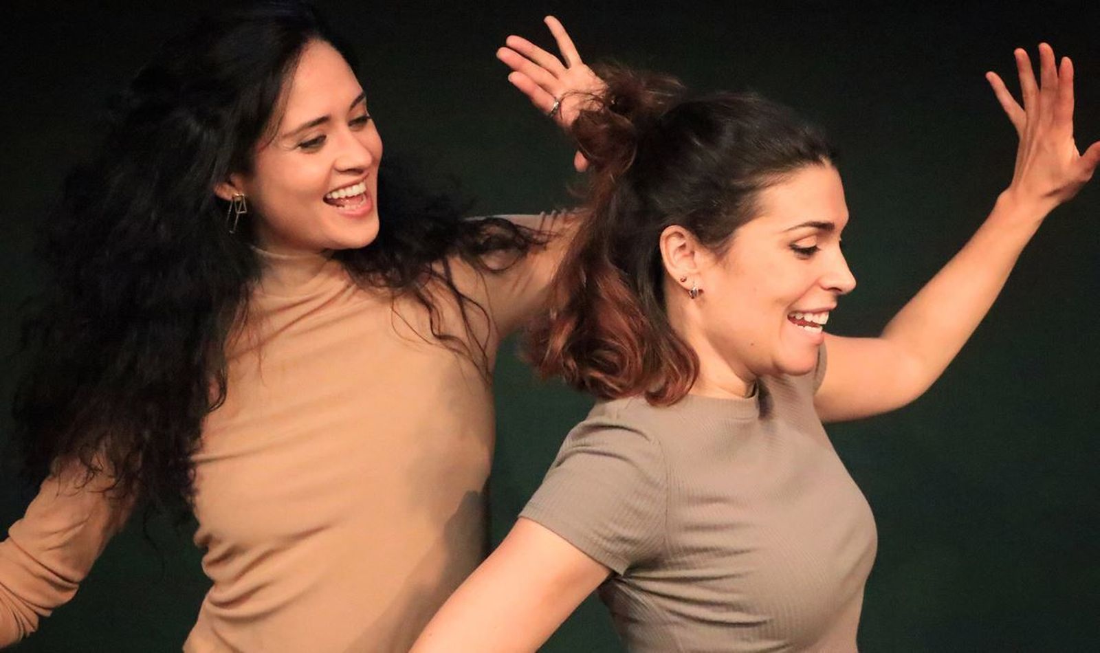 'Solitarias de estreno', un viaje emocional y musical a través de la relación de sus dos protagonistas