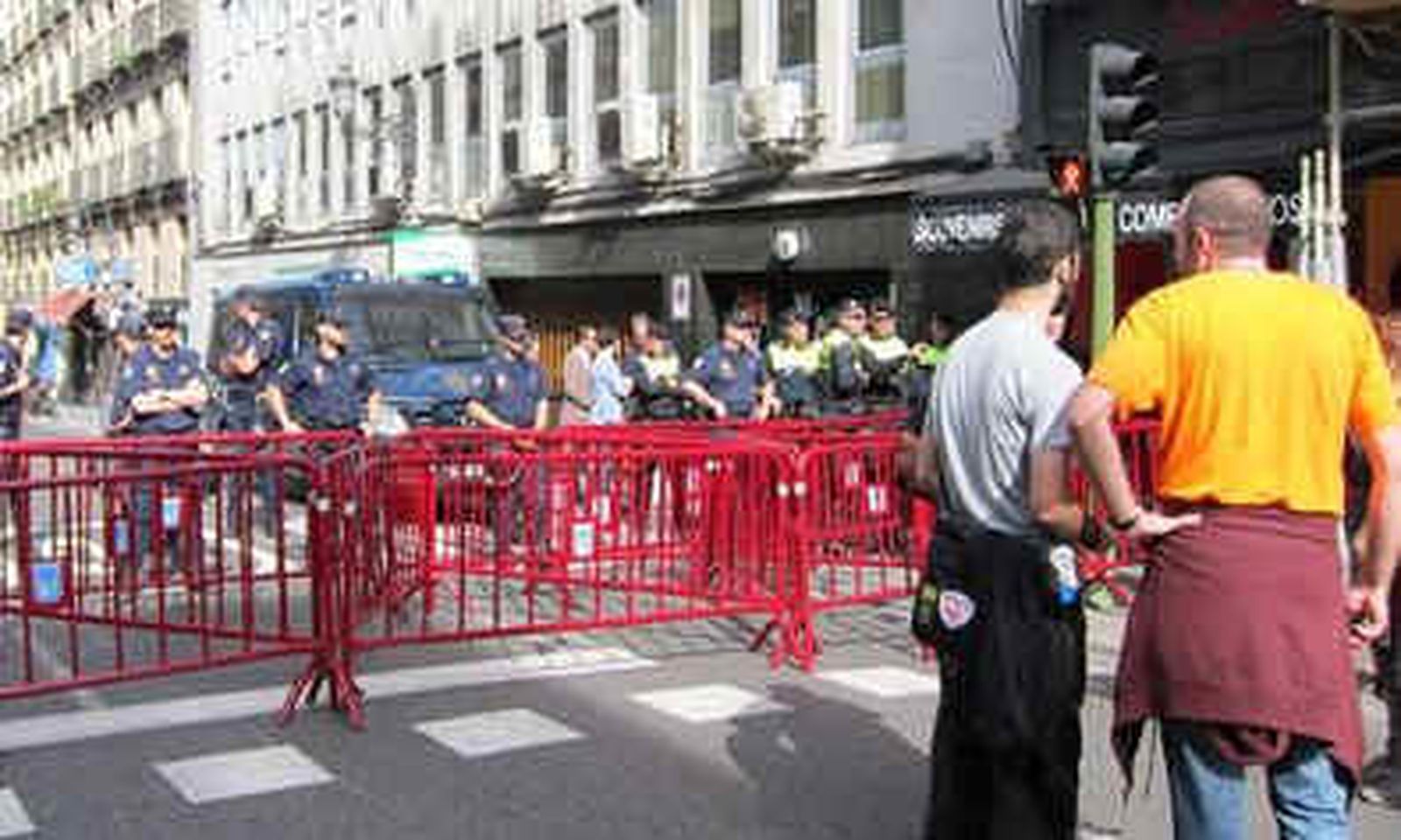 Cerrada la calle Mayor de Madrid para evitar las manifestaciones frente a la Casa de la Villa