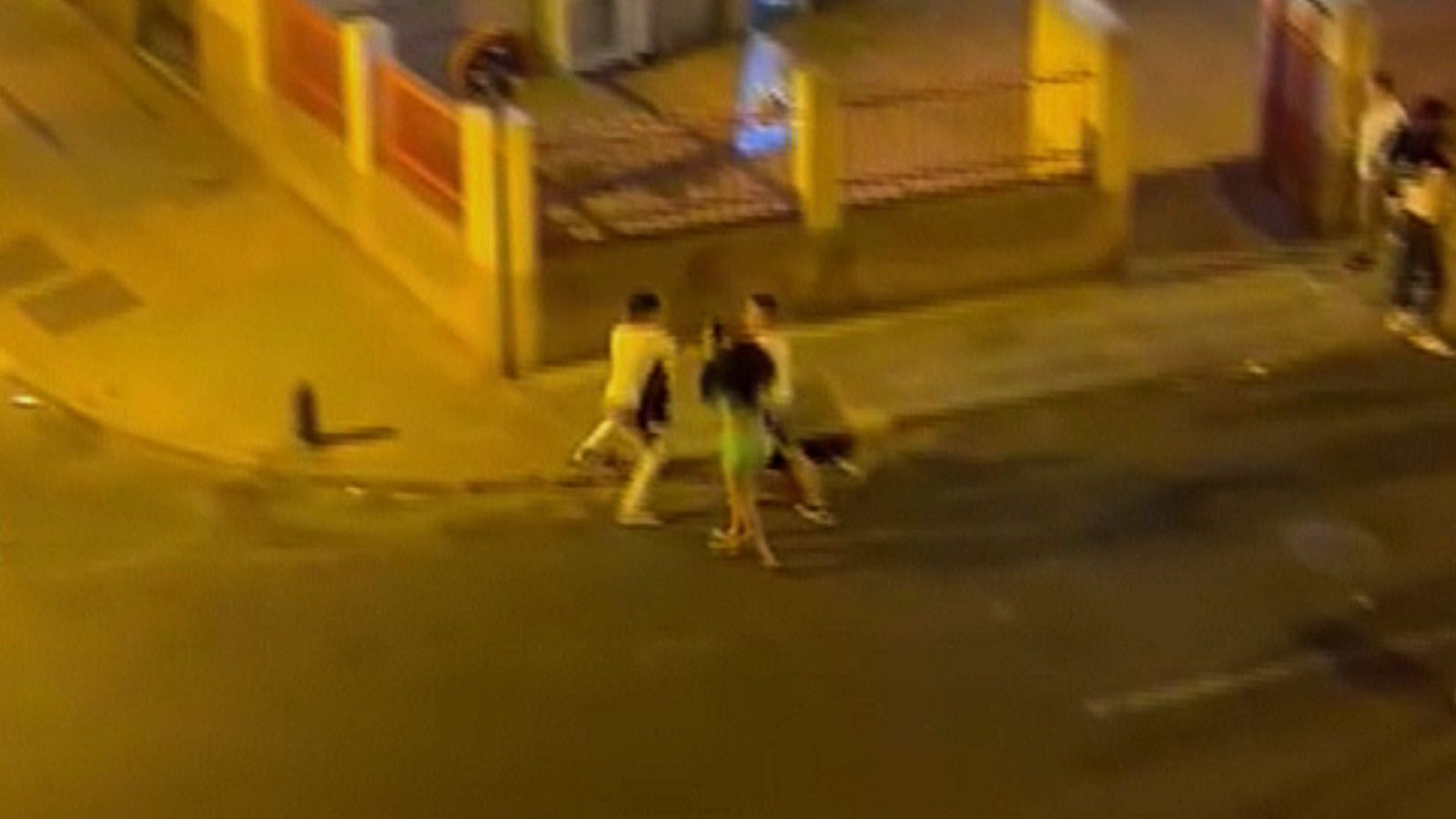 Peleas y reyertas a las puertas de una discoteca en Lucero