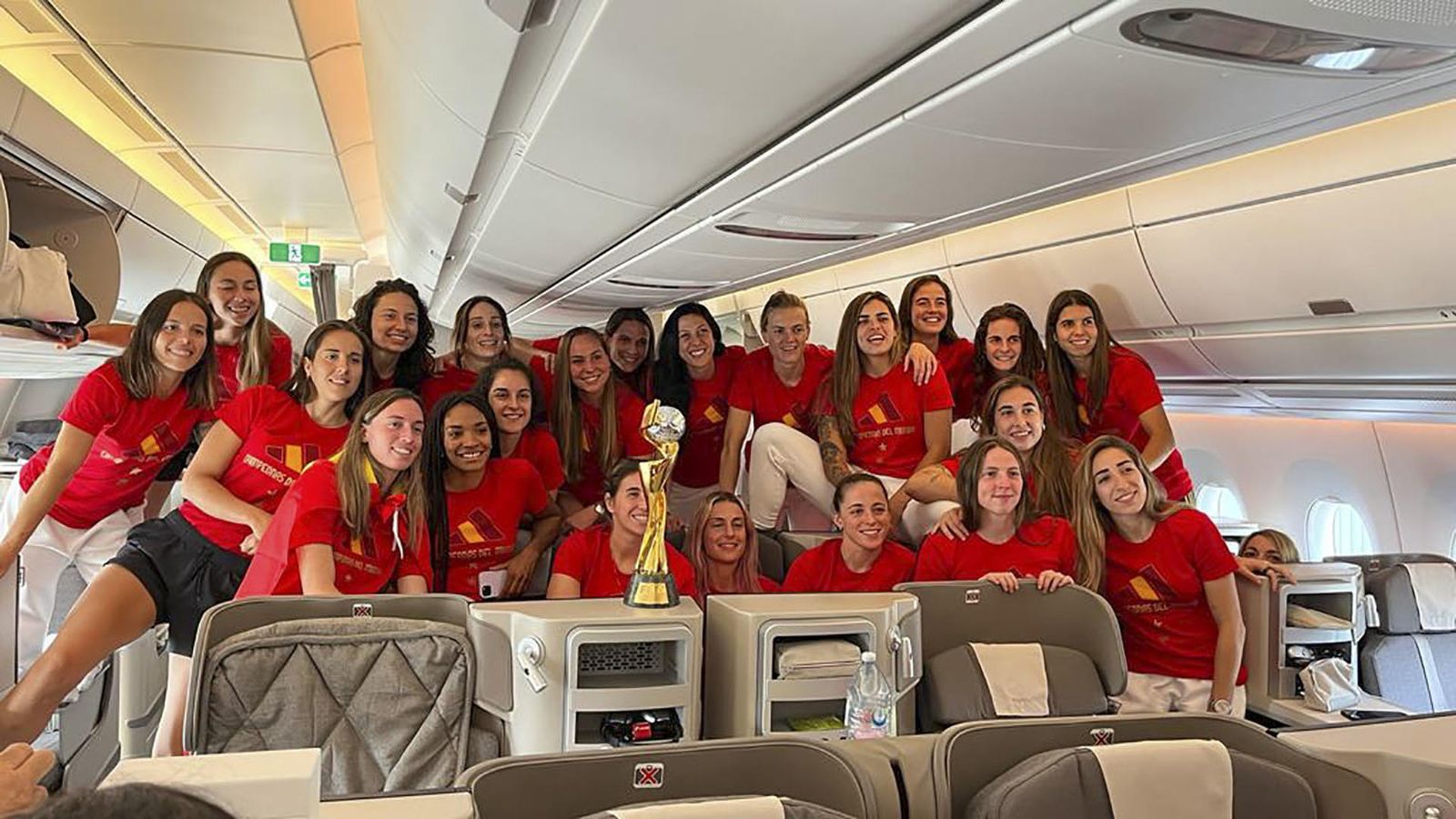 Selección española femenina de fútbol