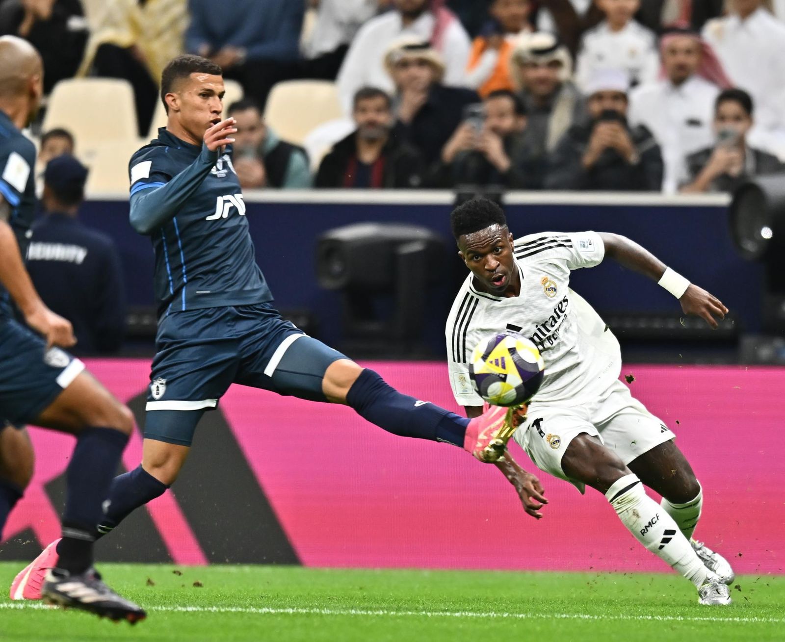 Vinicius ante el Pachuca