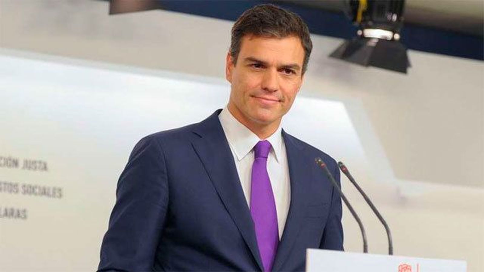 Pedro Sánchez promete un IVA reducido para el cine y un Ministerio  de Cultura