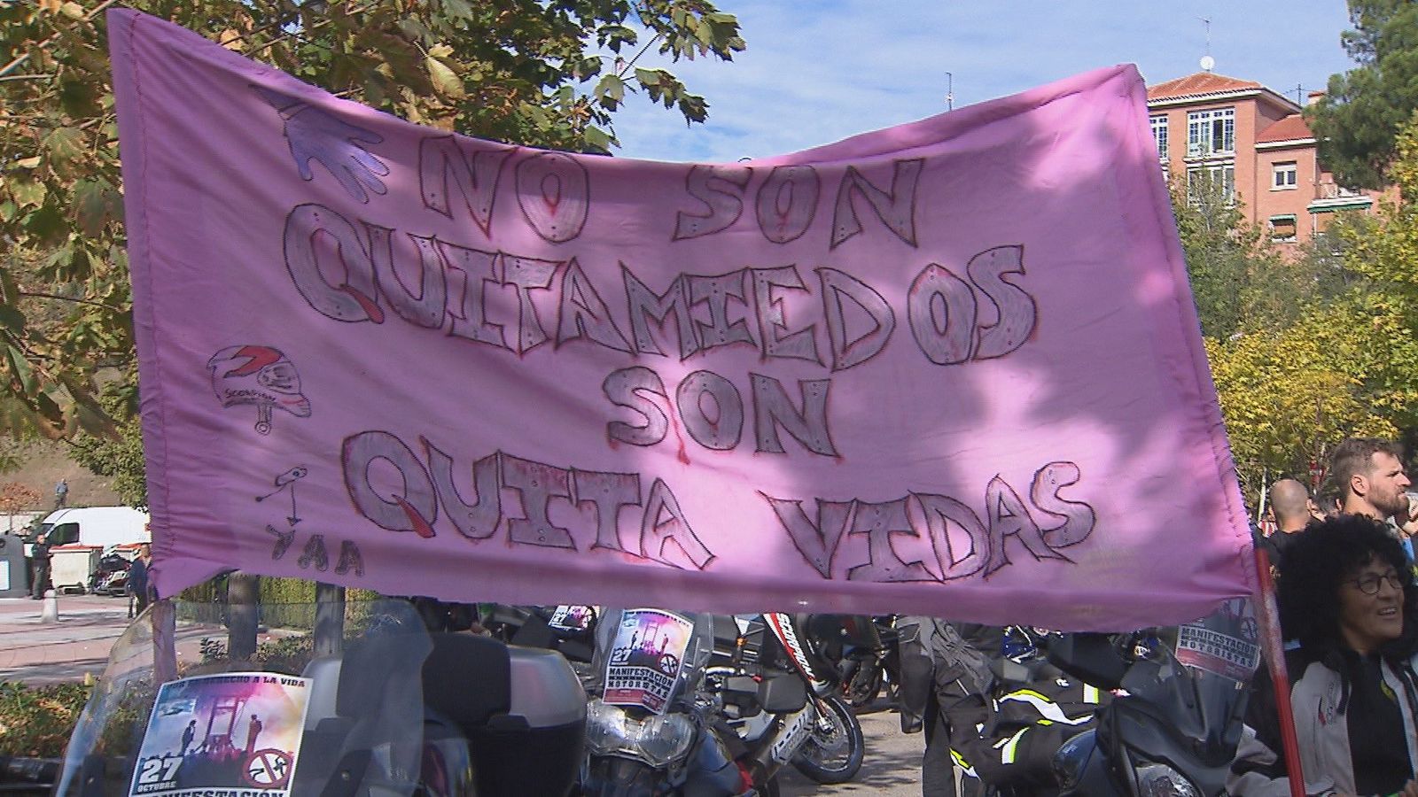 Los motoristas se movilizan contra los guardarraíles sin protección