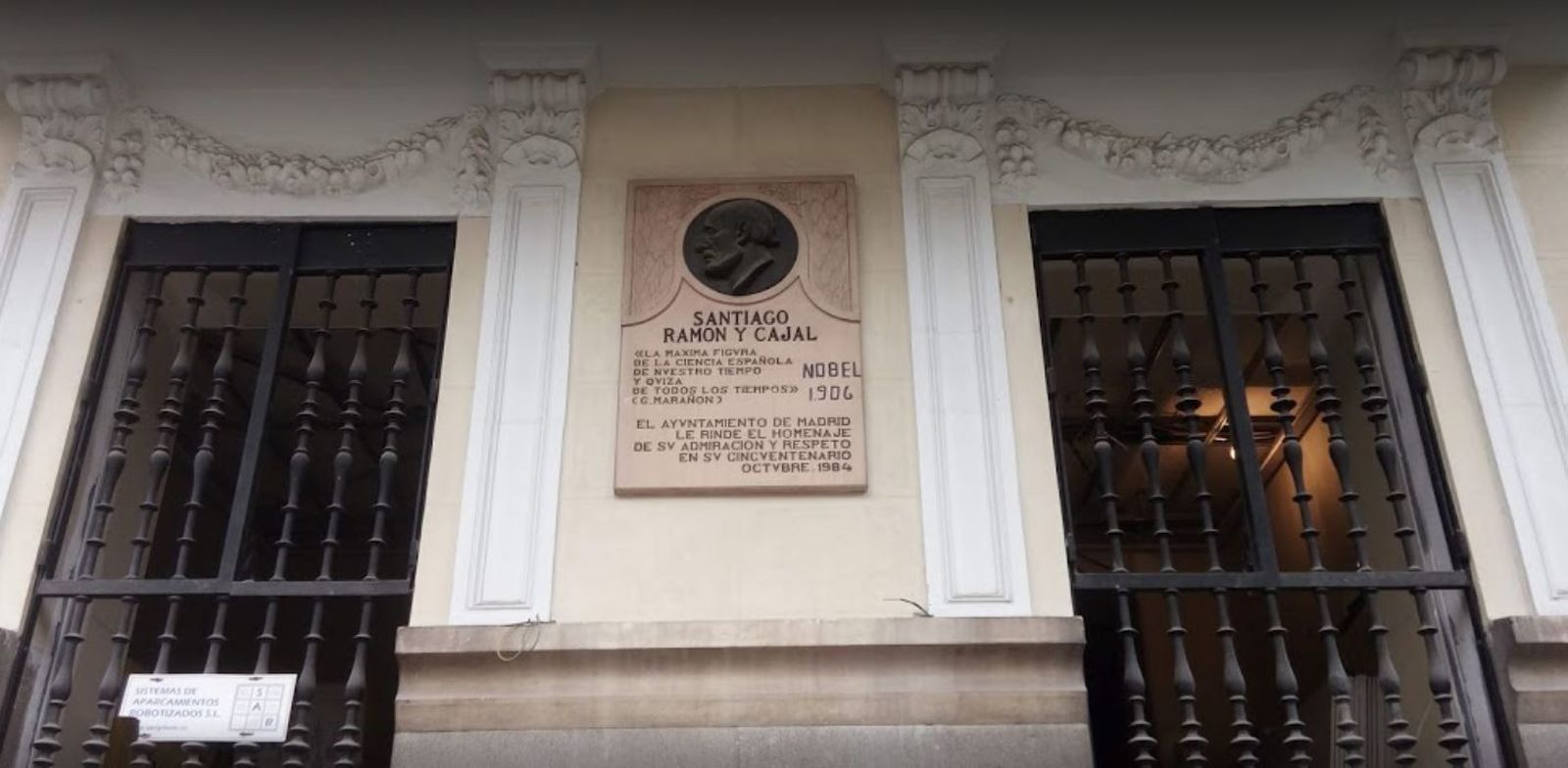 Placa en la vivienda de Ramón y Cajal