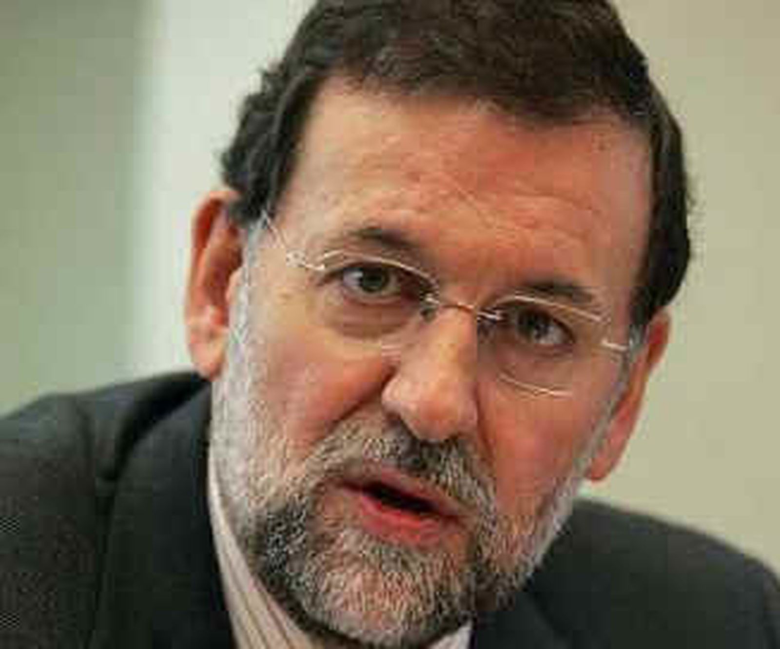 Rajoy dice que el nuevo plan de Zapatero "no sirve"
