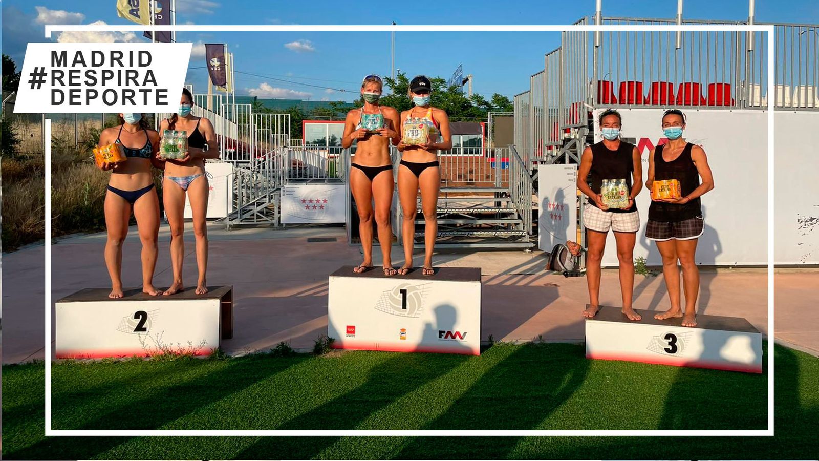 Podio femenino del Circuito de Vóley Playa de Madrid