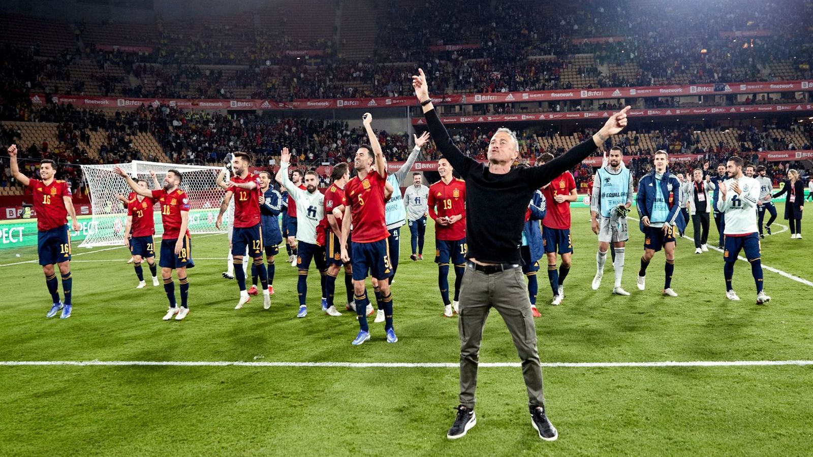 Luis Enrique, maestro de ceremonias en la celebración de España