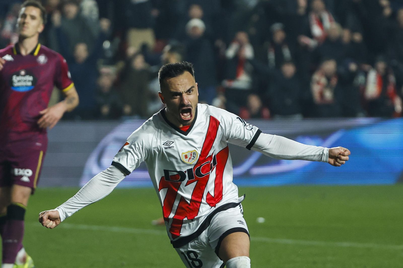 Álvaro García celebra un gol ante el Real Valladolid