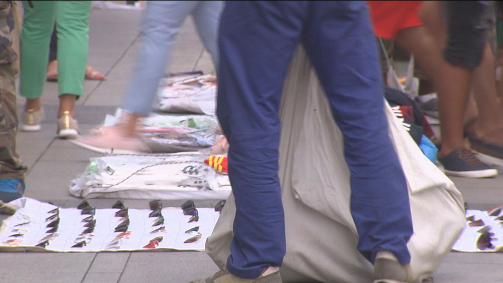 Manteros en la Gran Vía