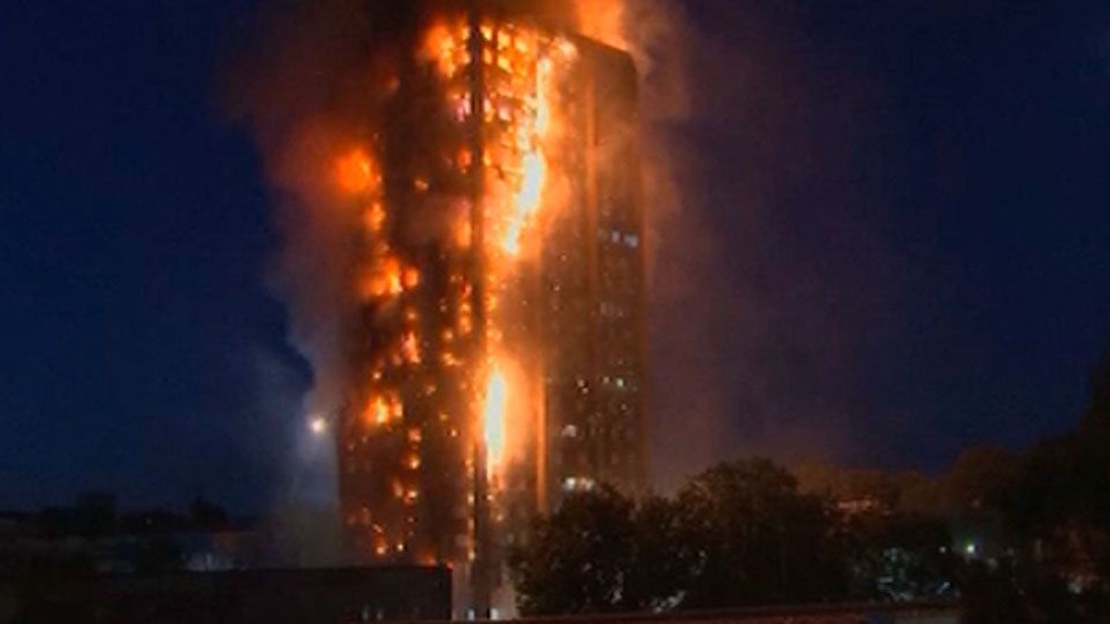 Al menos 12 muertes confirmadas en el incendio de un edificio de Londres