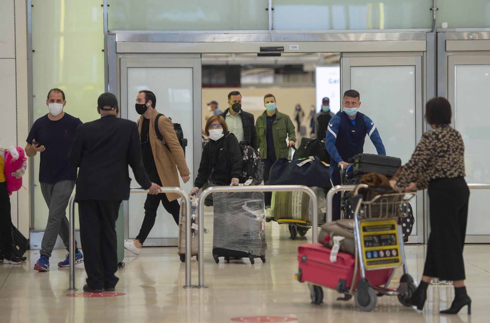 Puerta de llegada de viajeros en el aeropuerto Adolfo Suárez-Madrid Barajas